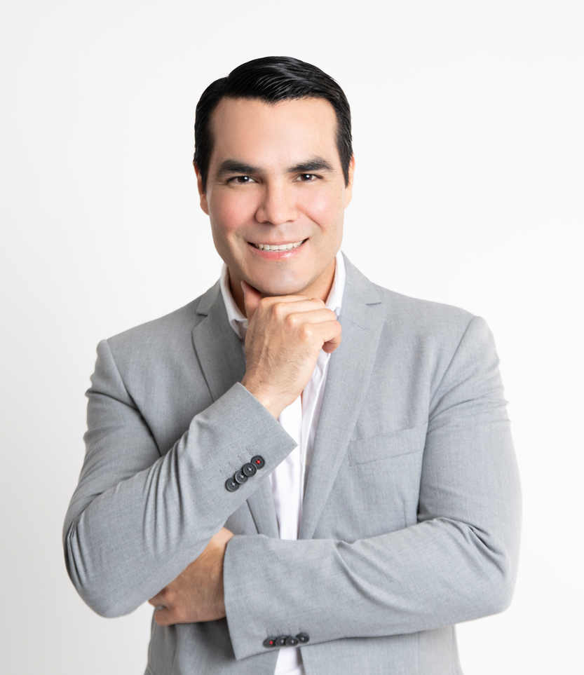 Cirugía Plástica de Clase Mundial en Tijuana, México. El Dr. Rafael Camberos es un cirujano certificado que logra transformaciones de apariencia natural. Consulta online disponible.